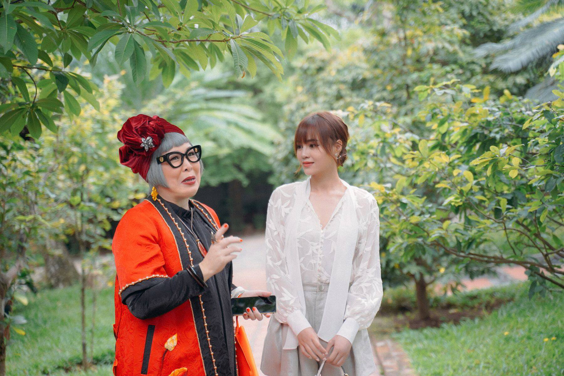 Hau Canh Vang, Huynh Dong - Bao Nhan confirmed that the drama did not cause any aggression between them, popular artist Hong Van was very excited for Lan Ngoc - Photo 7.