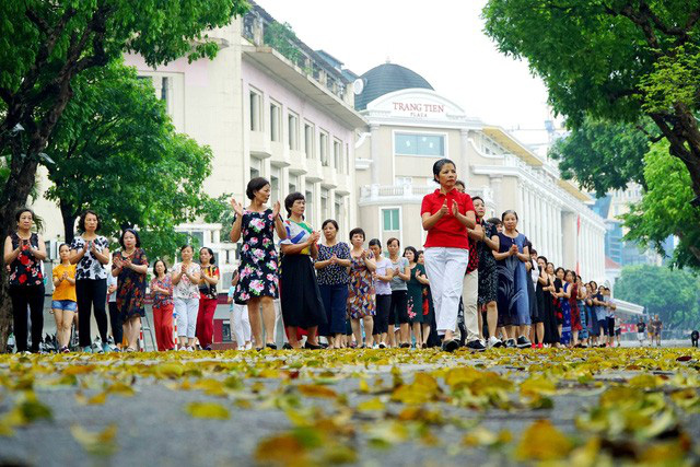 Từ 15/5, các phố đi bộ ở Hà Nội chính thức mở cửa trở lại - Ảnh 1.