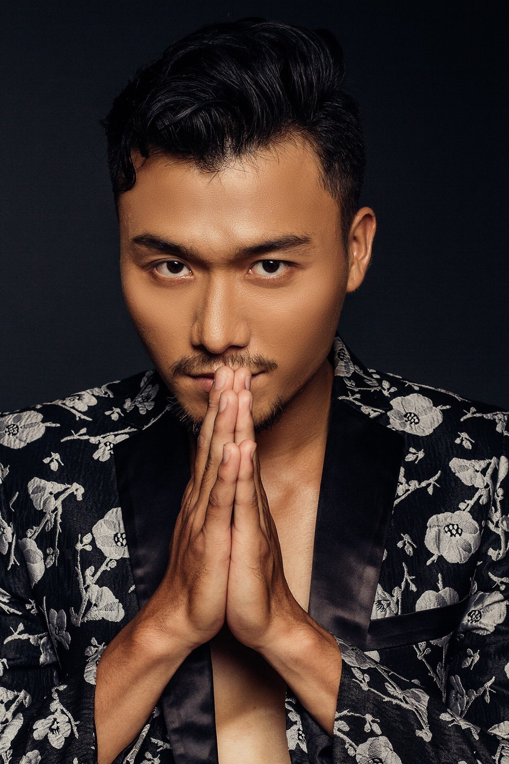 The male lead is extremely hot to play King Bao Dai in Hoa Minzy's new music video: 1m8 tall with an anesthetic body, once loved by Minh Hang - Photo 4.