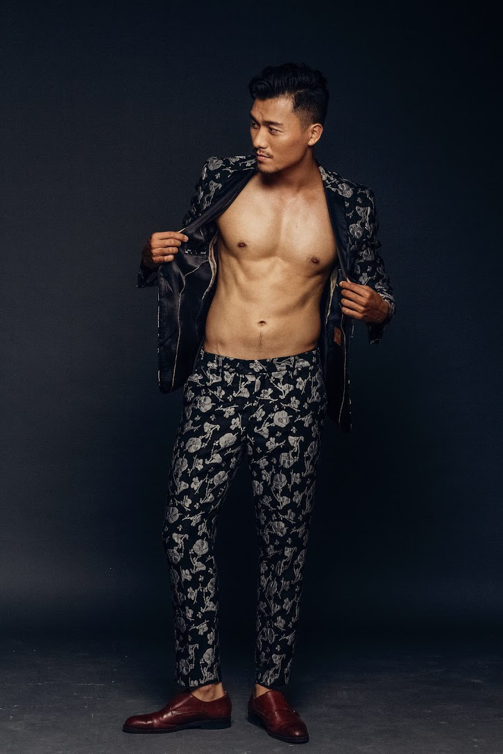 The male lead is extremely hot to play King Bao Dai in Hoa Minzy's new MV: 1m8 Height with an anesthetic body, once loved by Minh Hang - Photo 6.