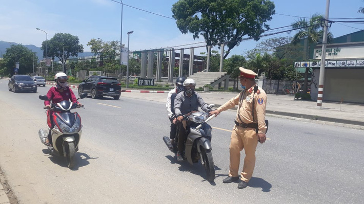 Starting tomorrow, the traffic police in Hanoi will stop checking all vehicles, even if no violations are detected - Photo 2.