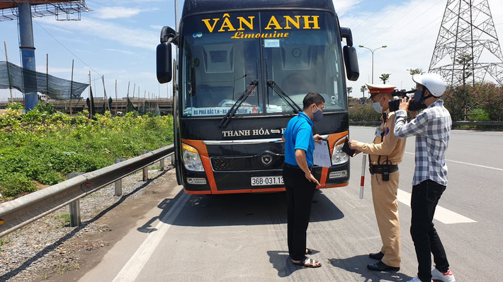 Starting tomorrow, the traffic police in Hanoi will stop checking all vehicles, even if no violations are detected - Photo 5.