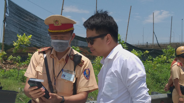 Starting tomorrow, the traffic police in Hanoi will stop checking all vehicles, even if no violations are detected - Photo 6.