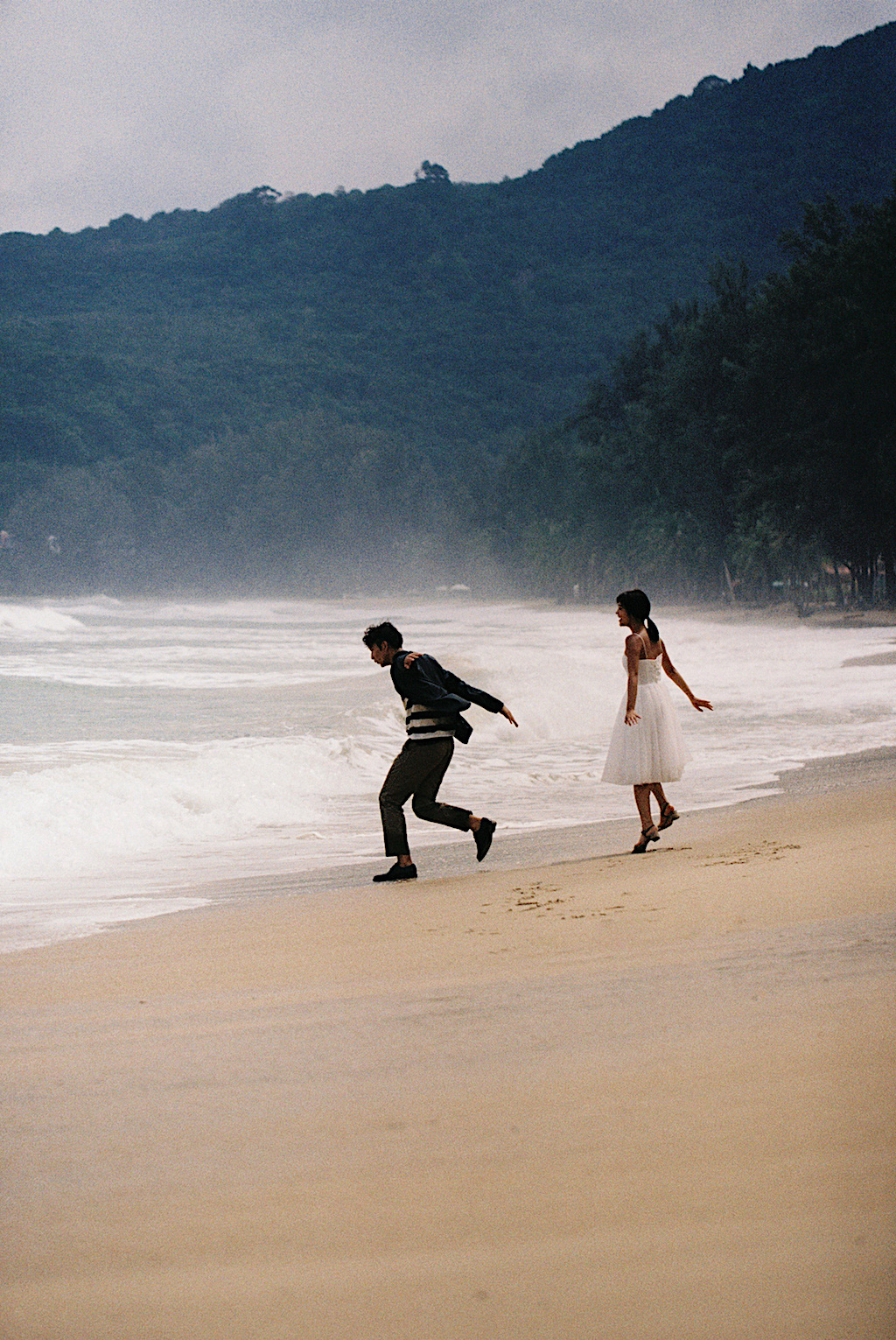 Điều đau lòng nhất khi yêu đơn phương là gì: Câu chuyện của 2 người nhưng chỉ do 1 người viết nên - Ảnh 1. Điều đau lòng nhất khi yêu đơn phương là gì: Câu chuyện của 2 người nhưng chỉ do 1 người viết nên - Ảnh 1.