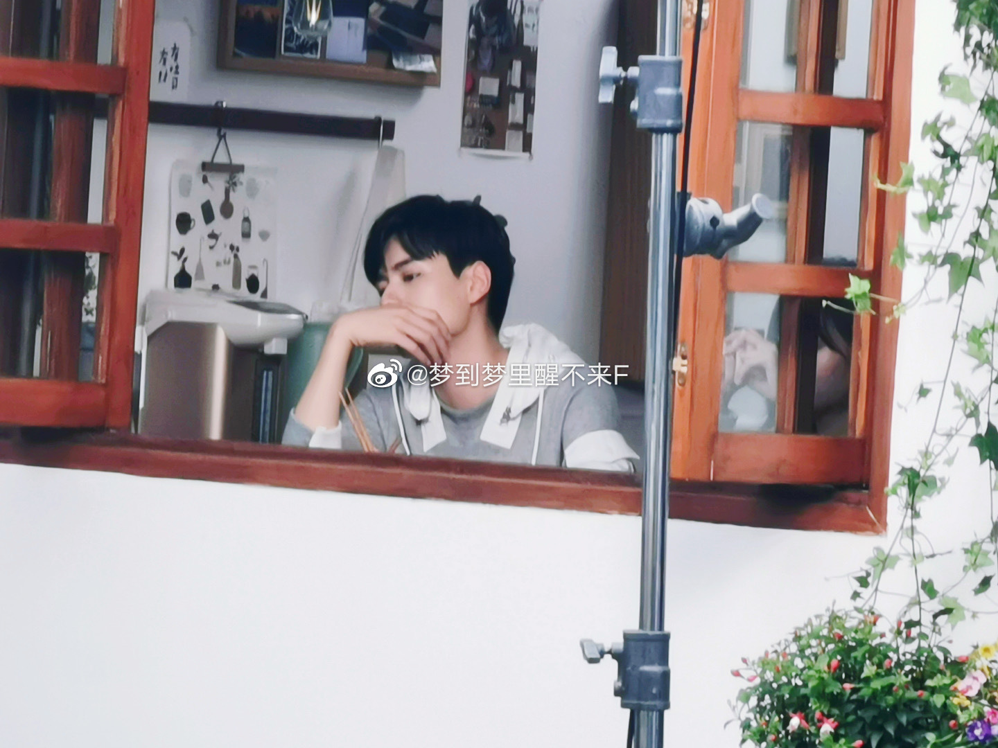 C&aacute; Mực Hầm Mật 2 vừa khoe ảnh khai m&aacute;y, netizen đ&atilde; vội ch&ecirc; nữ ch&iacute;nh qu&aacute; trẻ để Hồ Nhất Thi&ecirc;n l&aacute;i m&aacute;y bay - Ảnh 6.