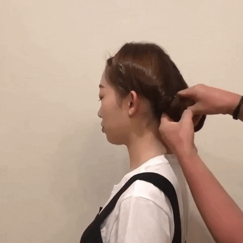 Cách uốn tóc xoăn lơi tự nhiên dễ làm của thợ làm tóc Hàn Quốc