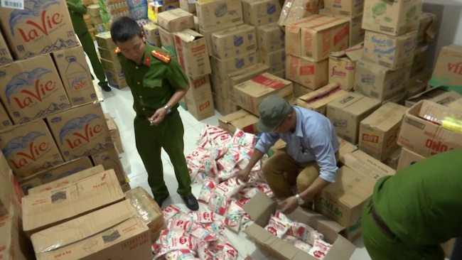 Vòi bạch tuộc mì chính giả len lỏi khắp Hà Nội, tiêu thụ hàng tấn mỗi tháng - Ảnh 1.