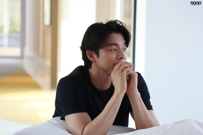 Mê mẩn trước loạt khoảnh khắc đẹp xuất sắc của ông chú yêu tinh Gong Yoo, 40 tuổi rồi nhưng vẫn điển trai và phong độ ngời ngời - Ảnh 10.