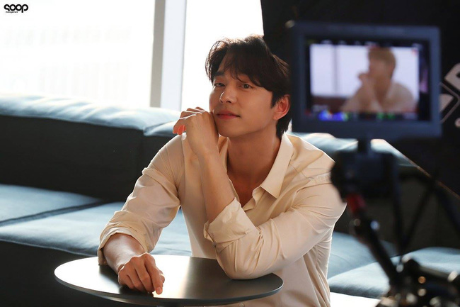 Mê mẩn trước loạt khoảnh khắc đẹp xuất sắc của ông chú yêu tinh Gong Yoo, 40 tuổi rồi nhưng vẫn điển trai và phong độ ngời ngời - Ảnh 3.