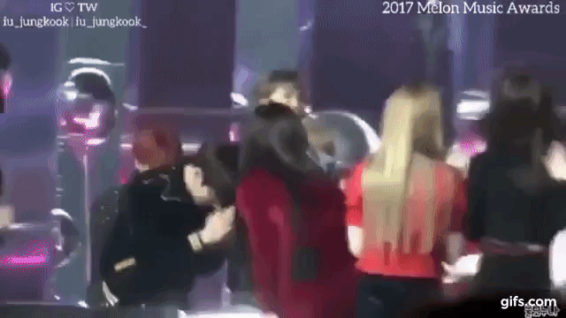 Thầm thương trộm nhớ, nhưng em út vàng Jungkook (BTS) lại tránh IU như tránh tà là sao? - Ảnh 4.