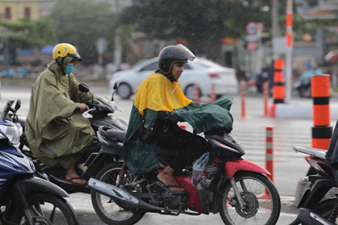 Tiếp tục xuất hiện mưa lớn, Sài Gòn chính thức bước vào mùa mưa  - Ảnh 2.