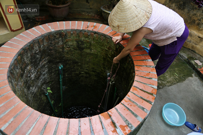 Lạ kỳ giếng cổ quanh năm nước trong xanh, mát lạnh giữa lòng Hà Nội: “Những cụ cao tuổi nhất cũng không biết giếng có từ bao giờ” - Ảnh 3.