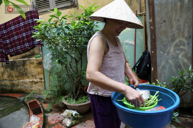 Lạ kỳ giếng cổ quanh năm nước trong xanh, mát lạnh giữa lòng Hà Nội: “Những cụ cao tuổi nhất cũng không biết giếng có từ bao giờ” - Ảnh 5.