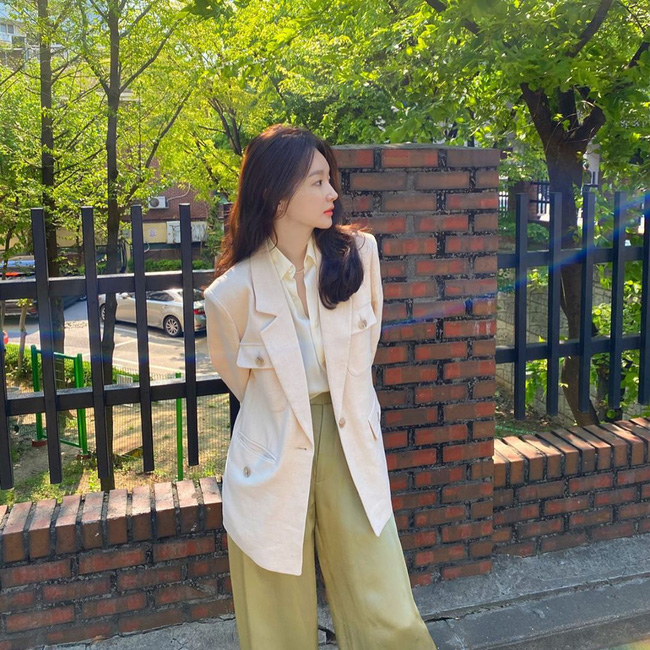 Kang Min Kyung của nhóm Davichi chính là tấm gương mặc đẹp đáng lưu tâm, nàng U30 học theo set nào là ăn chắc điểm set đó - Ảnh 4.