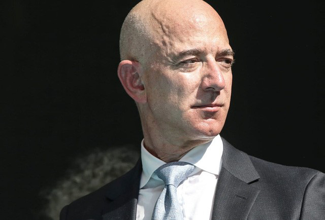 Việc Jeff Bezos trở thành tỷ phú nghìn tỷ USD vấp phải chỉ trích dữ dội, bị Thượng nghị sĩ Mỹ gọi là vô đạo đức - Ảnh 2.