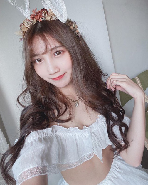 Bị fan so sánh, cho rằng đã đại tu vòng một, nữ streamer cáu kỉnh làm gì có ai bơm ngực mà bé như tôi - Ảnh 4.