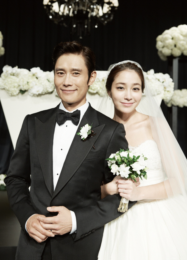 Lee Byung Hun: Tài tử khiến Song Hye Kyo và dàn nữ thần yêu điên dại, đầy bê bối tình dục và cú lột xác nhờ minh tinh tài phiệt - Ảnh 12.