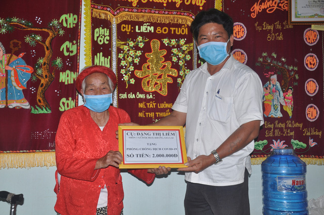 Cụ bà 90 tuổi ở Tây Nguyên xin thoát nghèo, góp tiền ủng hộ quỹ chống dịch - Ảnh 1.