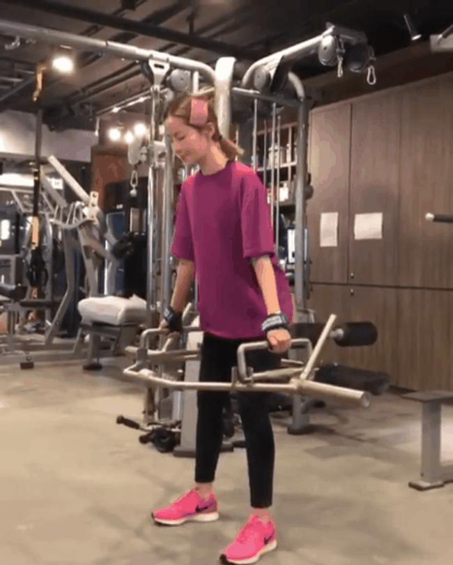Từ 52kg xuống 45,9kg trong 3 tháng: cô gái Hồng Kông chia sẻ bí quyết ăn uống, tập tành nhanh gọn để tạo ra cơ bụng hoàn hảo - Ảnh 6. Từ 52kg xuống 45,9kg trong 3 tháng: cô gái Hồng Kông chia sẻ bí quyết ăn uống, tập tành nhanh gọn để tạo ra cơ bụng hoàn hảo - Ảnh 6.