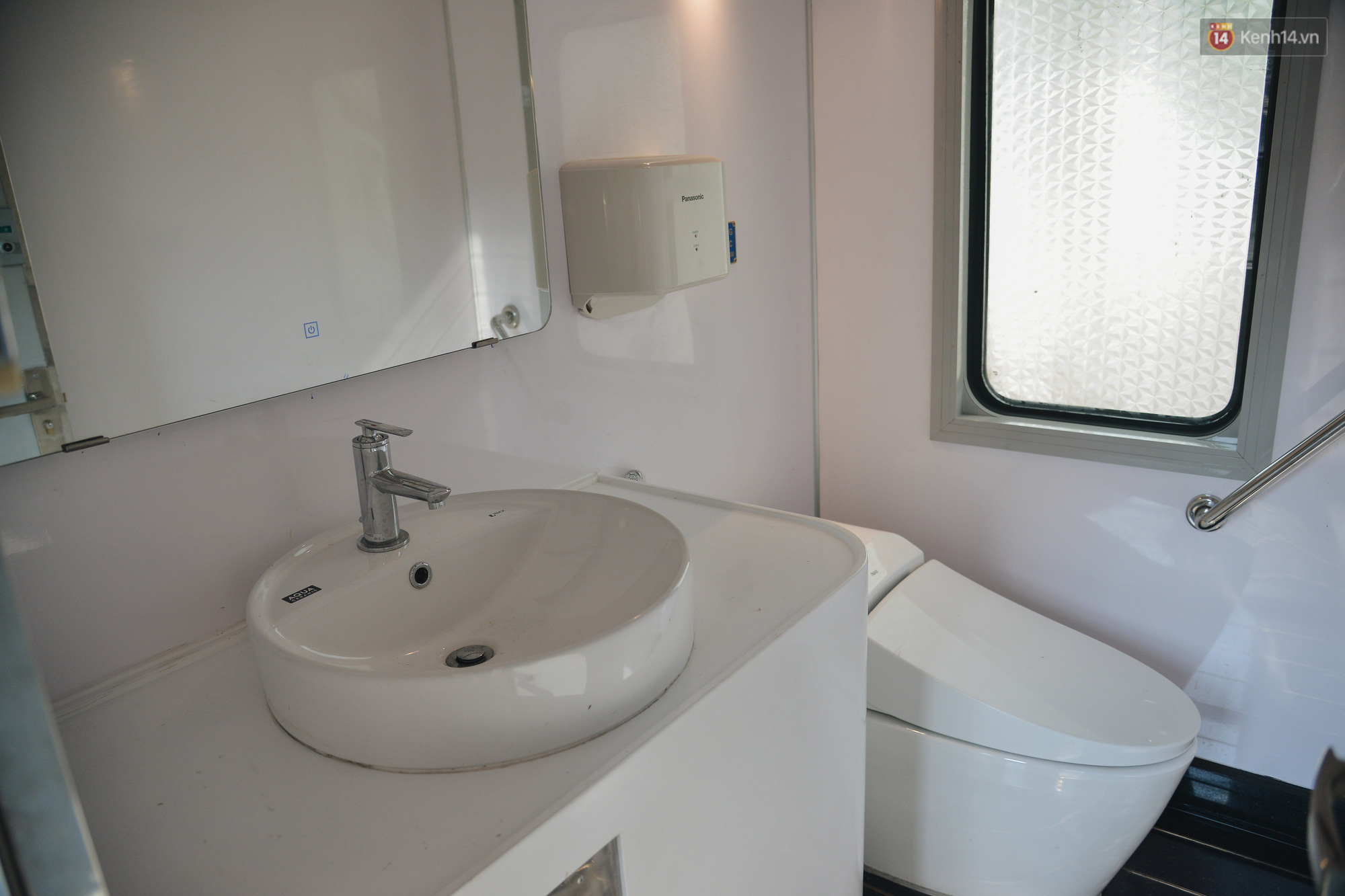 Cận cảnh toa t&agrave;u lửa c&oacute; quầy bar v&agrave; ghế massage thư gi&atilde;n đầu ti&ecirc;n ở Việt Nam sắp đ&oacute;n kh&aacute;ch - Ảnh 8.