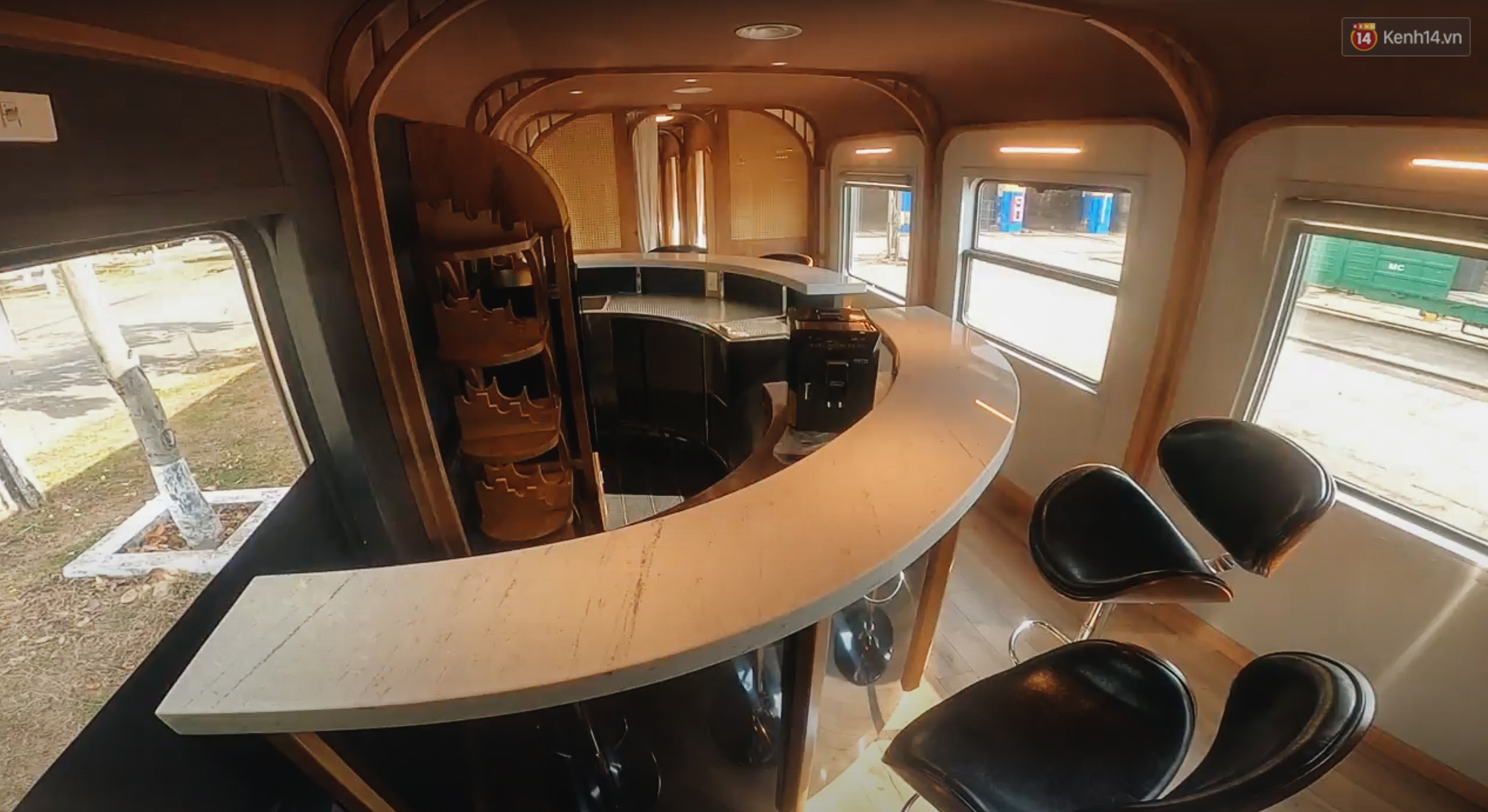 Cận cảnh toa t&agrave;u lửa c&oacute; quầy bar v&agrave; ghế massage thư gi&atilde;n đầu ti&ecirc;n ở Việt Nam sắp đ&oacute;n kh&aacute;ch - Ảnh 10.
