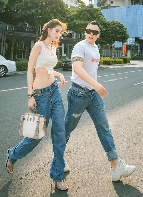 Ảnh Ngọc Trinh xuống phố khoe eo 53 cm: Ch&acirc;n d&agrave;i mi&ecirc;n man nhưng khang kh&aacute;c clip hậu trường, lại c&ograve;n gầy đến b&aacute;o động! - Ảnh 4.