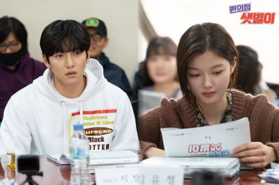 Nữ thần trẻ Kim Yoo Jung nên duyên cùng Ji Chang Wook liệu thành bom tấn hay nối gót xịt ngỏm như Quân Vương Bất Diệt? - Ảnh 2.