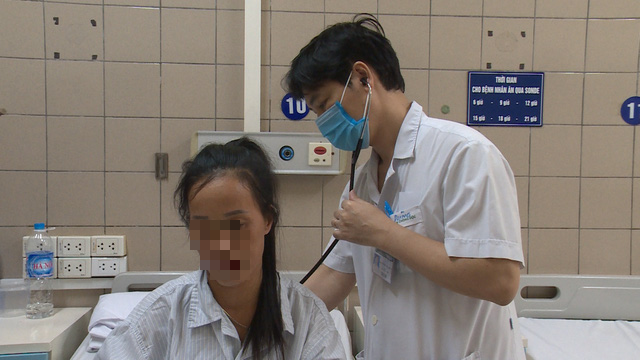 Nắng n&oacute;ng, người phụ nữ h&ocirc;n m&ecirc;, tổn thương đa tạng v&igrave; sốc nhiệt  - Ảnh 1.