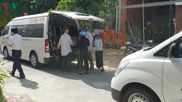 Sập giàn giáo ở Phú Yên khiến 4 người bị thương - Ảnh 3.