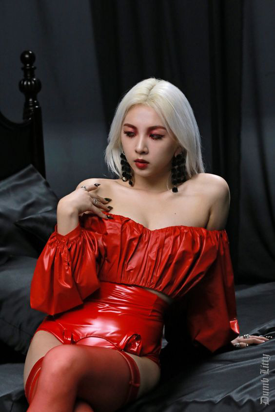 Em út K.A.R.D khiến fan “quắn quéo” khi nhảy sexy với dancer nữ, đối đầu Hyoyeon (SNSD), Ailee... - Ảnh 5.