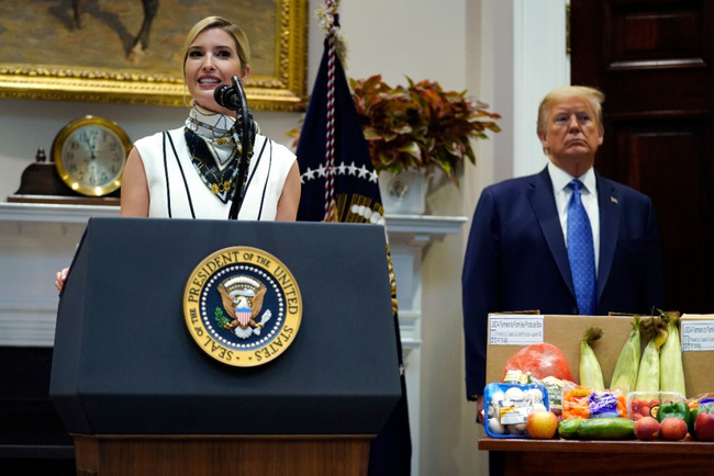 Từng bị chê ăn mặc phản cảm và thân hình tăng cân quá đà, Ivanka Trump mới đây gây bất ngờ với diện mạo lột xác  - Ảnh 4.