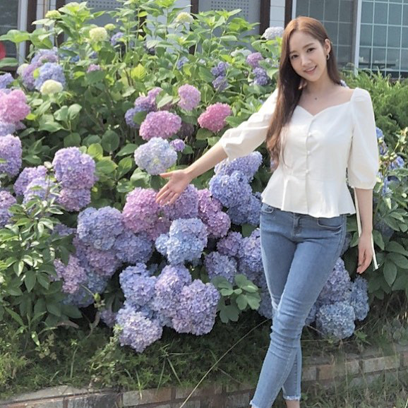 Không khoái lắm dáng áo nhàn nhạt, Park Min Young mê mấy kiểu áo blouse rất điệu mà cũng rất sang này cơ! - Ảnh 5.