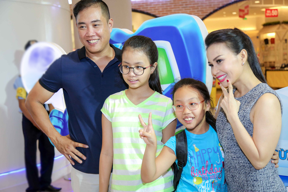 C&aacute;c con của Cẩm Ly: Học trường nửa tỷ, ở biệt thự 1 triệu USD, từ nhỏ đ&atilde; được b&agrave; mẹ nổi tiếng k&egrave;m cặp s&aacute;t sao như n&agrave;y - Ảnh 2.