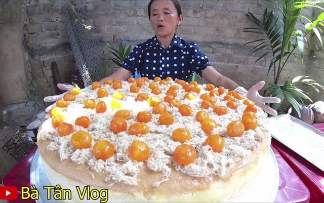 Bà Tân và Hưng Vlog từ một kênh nổi tiếng với những món siêu to khổng lồ ngày càng sa sút, có khi thành nơi hứng gạch đá đủ để... xây nhà - Ảnh 2.