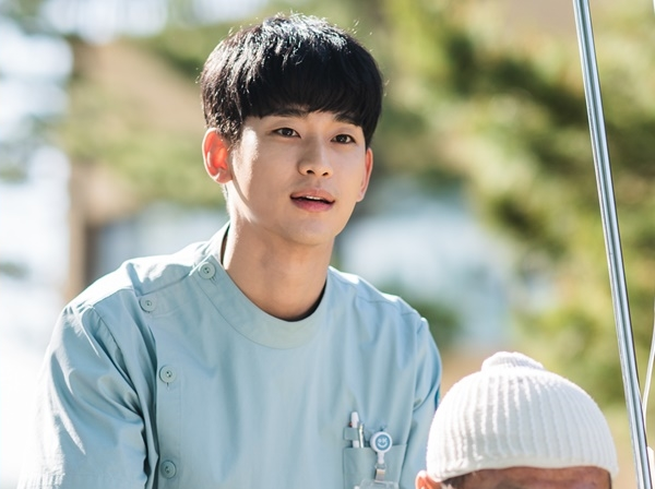 Từ Vì Sao Đưa Anh Tới đến Psycho But It’s Okay, nhan sắc cụ giáo Kim Soo Hyun 7 năm không đổi, bí kíp là đây chứ đâu! - Ảnh 2.