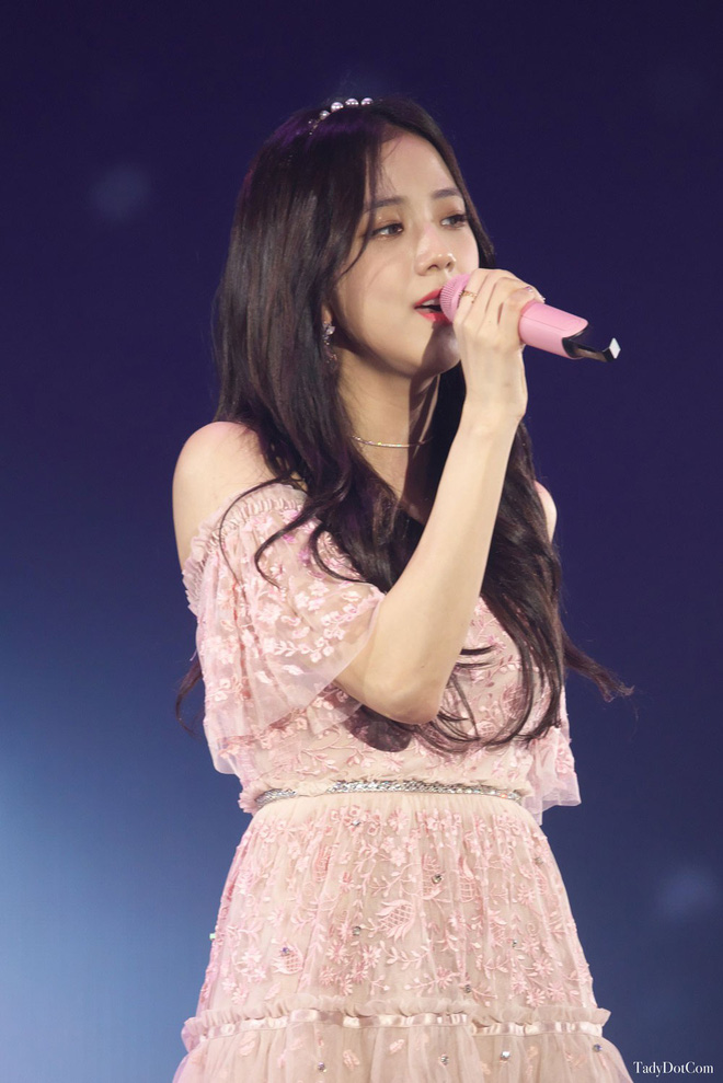 Loạt sân khấu có outfit gây bão của Jisoo (BLACKPINK): Phô diễn thần thái khi thực hiện vũ đạo, giúp chính chủ all-kill mọi concept từ girlcrush tới bánh bèo - Ảnh 19.