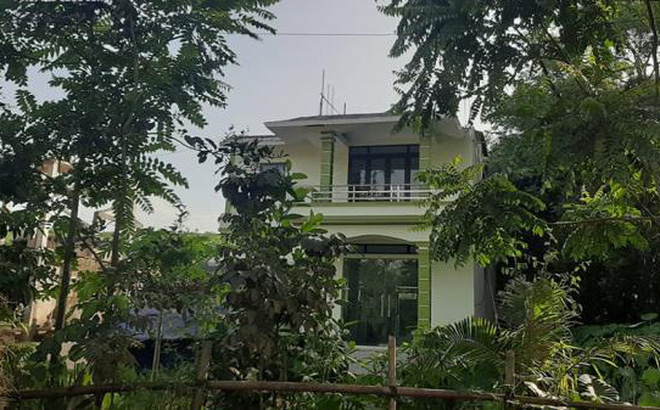 Thu hồi kinh ph&iacute; hỗ trợ Covid-19 của 9 hộ l&agrave; c&aacute;n bộ, đảng vi&ecirc;n ngồi nhầm danh s&aacute;ch ngh&egrave;o ở H&ograve;a B&igrave;nh - Ảnh 1.