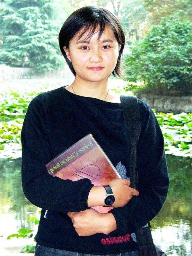 Hình ảnh cô bé nghèo có đôi mắt to từng lay động trái tim người Trung Quốc, 26 năm sau định mệnh thay đổi cuộc đời cô vì bức ảnh này - Ảnh 3.