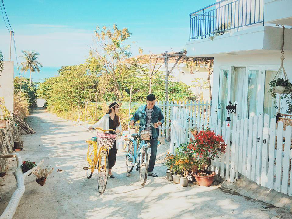 Khắp Việt Nam có những homestay chỉ cần mở cửa ra là thấy biển ngay trước mặt, xinh đến nỗi ai cũng ngỡ chỉ có trong phim - Ảnh 25.