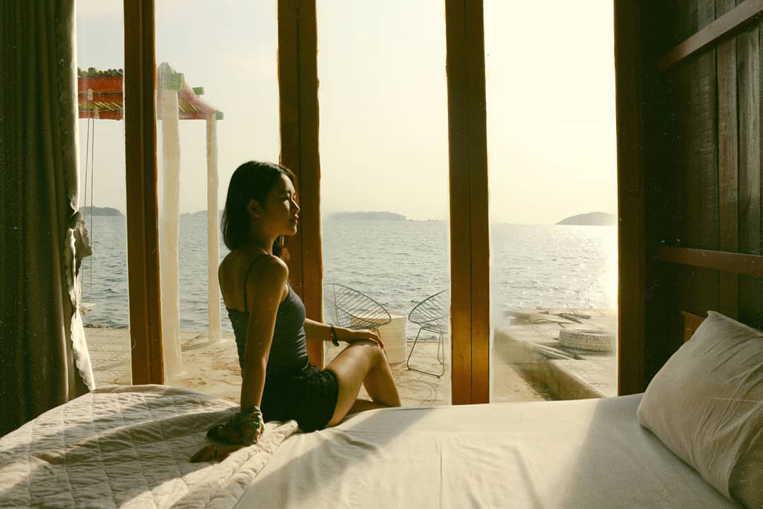 Khắp Việt Nam có những homestay chỉ cần mở cửa ra là thấy biển ngay trước mặt, xinh đến nỗi ai cũng ngỡ chỉ có trong phim - Ảnh 44.