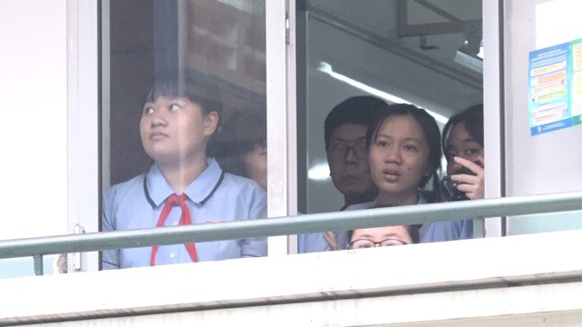 Đốn bỏ cây phượng biểu tượng còn lại ở trường THCS Bạch Đằng, học sinh đi học trở lại bình thường - Ảnh 3.