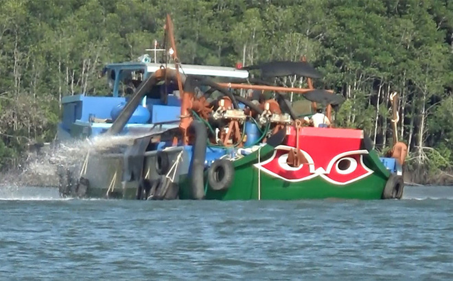 Nhảy sang sà lan mua thêm bia để nhậu, người đàn ông rớt sông mất tích - Ảnh 1.