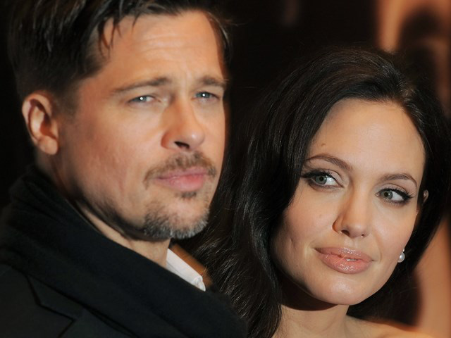 Netizen xôn xao vì ảnh Angelina Jolie - Brad Pitt vi vu ở TP.HCM 14 năm trước, choáng trước nhan sắc cặp đôi ngoài đời - Ảnh 8.