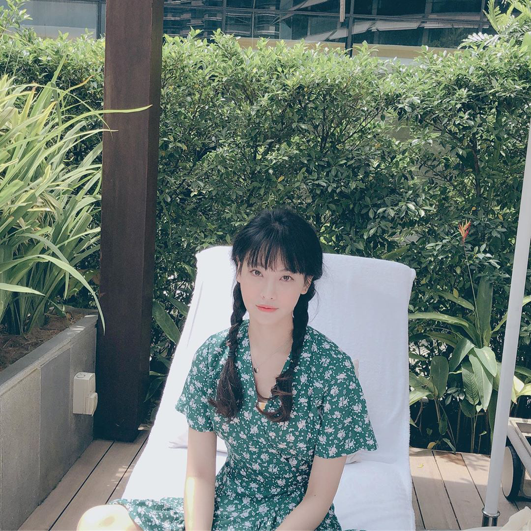Ngắm Instagram của sao Hàn, bạn sẽ kiếm được kha khá gợi ý váy vóc xinh như mộng diện trong Hè này - Ảnh 11.