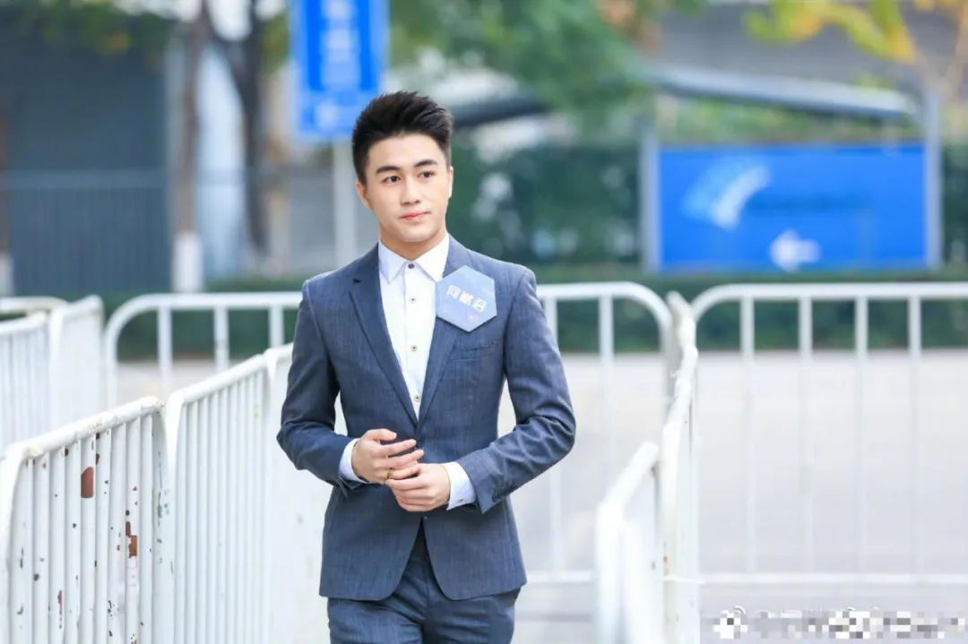 Bố vừa qua đời, H&agrave; Du Qu&acirc;n vội v&atilde; c&oacute; động th&aacute;i đ&aacute;ng gờm trước cuộc chiến đua tranh gi&agrave;nh gia sản khốc liệt - Ảnh 7.