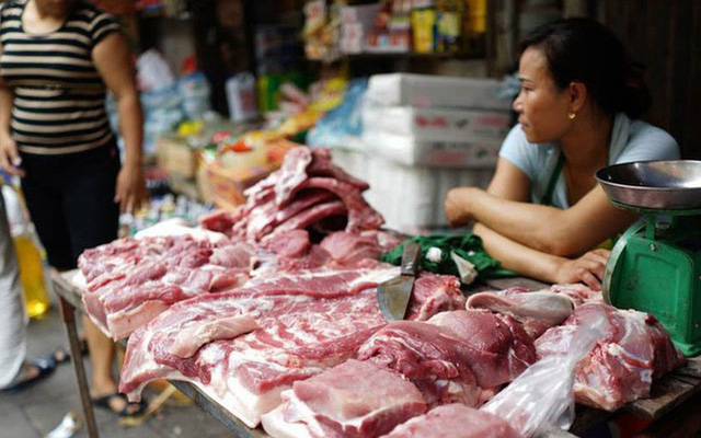 Giá thịt lợn hơi leo thang phi mã: Lần đầu tiên Bộ NN&PTNT cho nhập khẩu lợn sống - Ảnh 2.