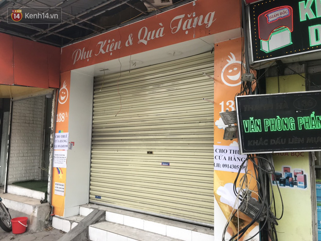 Phố kinh doanh sầm uất tại H&agrave; Nội đồng loạt đ&oacute;ng cửa treo biển sang nhượng, cho thu&ecirc; cửa h&agrave;ng do ảnh hưởng bởi dịch COVID-19 - Ảnh 14.
