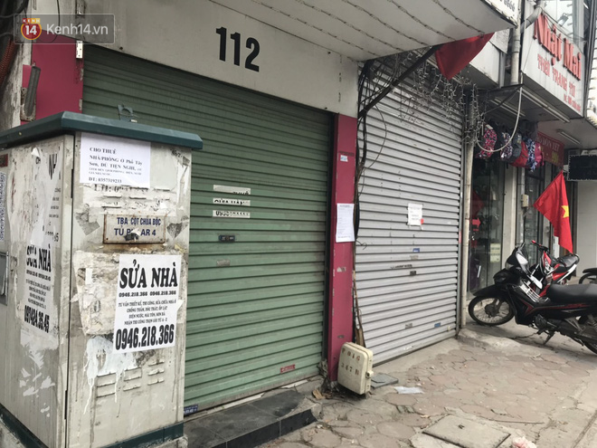 Phố kinh doanh sầm uất tại H&agrave; Nội đồng loạt đ&oacute;ng cửa treo biển sang nhượng, cho thu&ecirc; cửa h&agrave;ng do ảnh hưởng bởi dịch COVID-19 - Ảnh 11.