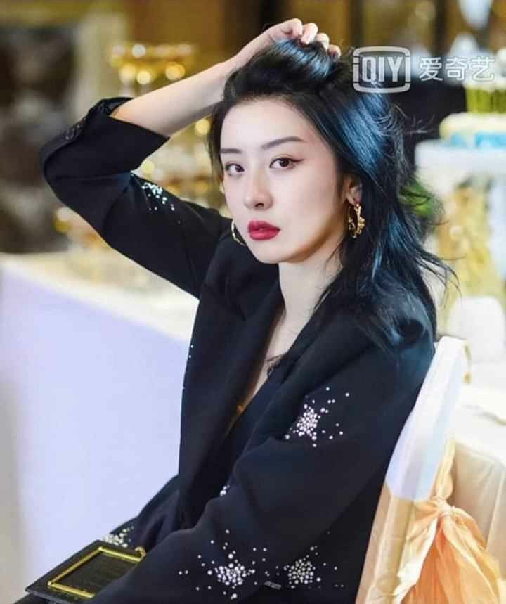 Top 9 debut ch&iacute;nh thức của Thanh Xu&acirc;n C&oacute; Bạn: Visual ng&uacute;t ng&agrave;n, drama rợp trời t&agrave;i năng đi liền với thị phi - Ảnh 10.