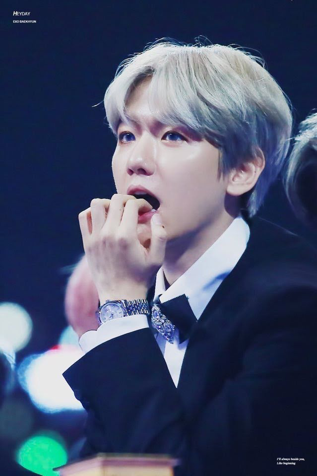 Những thói quen kỳ lạ của các nam thần Kpop: Sehun, Baekhyun “đánh rơi” hết huyền bí của EXO, Kang Daniel còn kỳ lạ hơn - Ảnh 23.